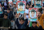 اجتماع بزرگ دانش‌آموزان کرمانی مقابل دفتر کمیساریای سازمان ملل متحد