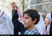 اجتماع بزرگ دانش‌آموزان کرمانی مقابل دفتر کمیساریای سازمان ملل متحد