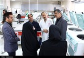 بازدید استاندار یزد از انتقال خون و هلال احمر استان