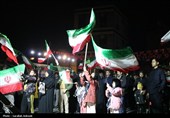 اجتماع شبانه مردم کرمان در میدان کوثر