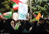 اجتماع شبانه مردم کرمان در میدان کوثر