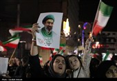 اجتماع شبانه مردم کرمان در میدان کوثر