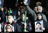 اجتماع شبانه مردم کرمان در میدان کوثر