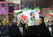 اجتماع شبانه مردم کرمان در میدان کوثر