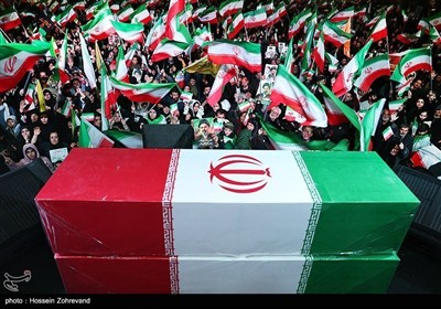 Прощание жителей Тегерана с мучениками эсминца «Дена»