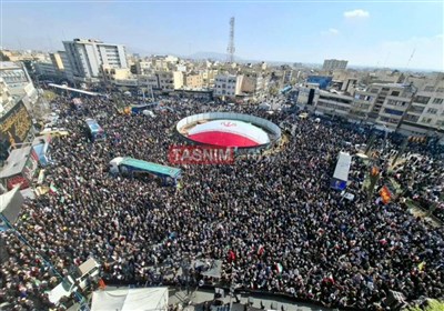تشییع حماسی شهیدان لاریجانی، سلیمانی و دریادلان ناو دنا در تهران
