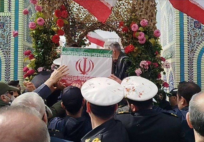 تشییع سه شهید گیلانی ناوشکن دنا در شهرهای گیلان