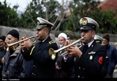 پیکر مطهر شهید ناوشکن دنا بر دستان مردم دیوشل تشییع شد