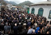پیکر مطهر شهید ناوشکن دنا بر دستان مردم دیوشل تشییع شد