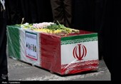 پیکر مطهر شهید ناوشکن دنا بر دستان مردم دیوشل تشییع شد