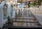 حال و هوای گلزار شهدای کرمان در پنجشنبه آخر سال