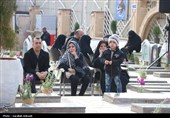 حال و هوای گلزار شهدای کرمان در پنجشنبه آخر سال