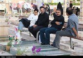 حال و هوای گلزار شهدای کرمان در پنجشنبه آخر سال