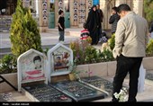 حال و هوای گلزار شهدای کرمان در پنجشنبه آخر سال