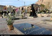 حال و هوای گلزار شهدای کرمان در پنجشنبه آخر سال