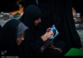 لحظه تحویل سال در کنار قبور شهدای مدرسه شجره طیبه میناب