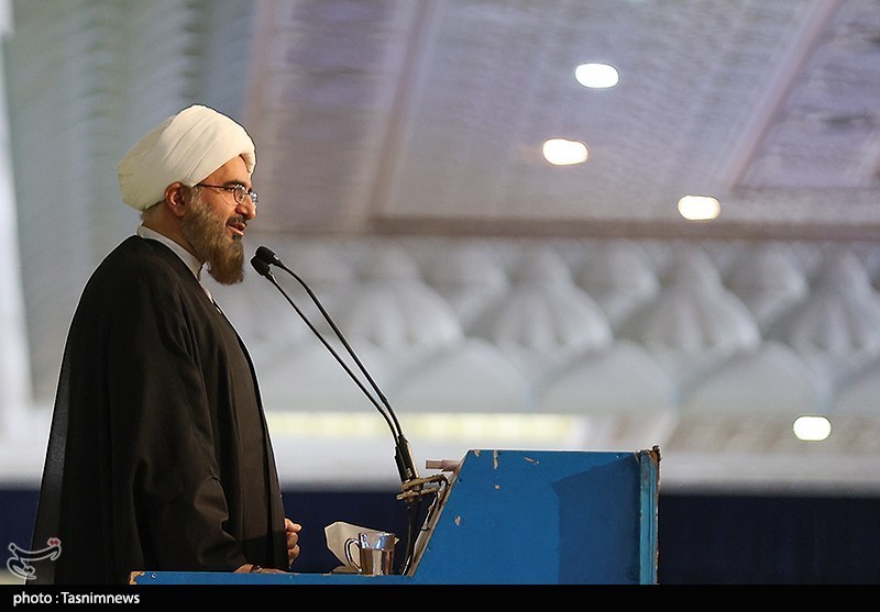 خطيب صلاة العيد في طهران: نخوض حربا مصيرية وجبهة المقاومة تتقدم