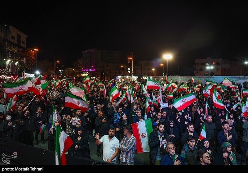 دانش آموزان البرزی هم پای کار انقلاب آمدند؛ حضور پرشور در تجمعات