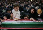 مراسم وداع با پیکر 8 شهید جنگ رمضان در قزوین