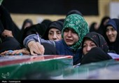 مراسم وداع با پیکر 8 شهید جنگ رمضان در قزوین