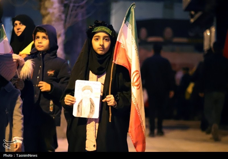 دهه نودی‌های خاش پای کار دفاع از وطن