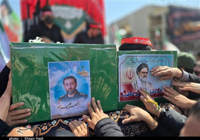 تشییع پیکر مطهر 4شهید در مشهد؛ وداع مردم با وزیر شهید