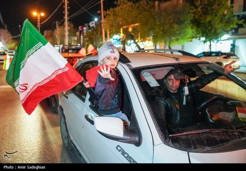 کاروان خودرویی کاشانی‌ها در ایام "آری" به جمهوری اسلامی