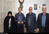دیدار مسئولان با خانواده‌های شهدای جنگ رمضان