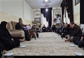 دیدار مسئولان با خانواده‌های شهدای جنگ رمضان