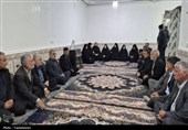 دیدار مسئولان با خانواده‌های شهدای جنگ رمضان