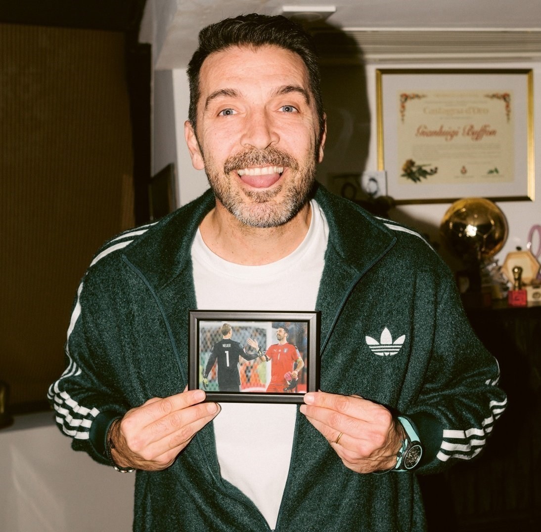 تیم فوتبال بایرن مونیخ , مانوئل نویر , جان لوئیجی بوفون , تیم فوتبال یوونتوس ایتالیا , تیم ملی فوتبال آلمان , تیم ملی فوتبال ایتالیا , 