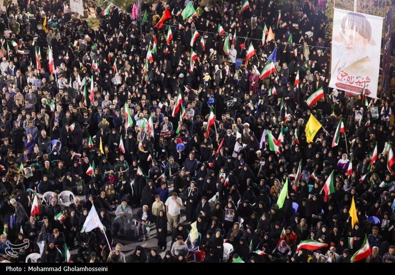 تجمع شبانه پرشور مردم دورود با حضور مداحان برجسته