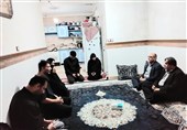 دیدار مدیرکل بنیاد شهید بوشهر با خانواده شهید اقتدار محمدرضا کرمی