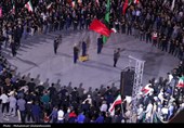 برگزاری مراسم سینه‌زنی سنتی در میدان امام بوشهر در اجتماع شبانه