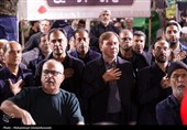 برگزاری مراسم سینه‌زنی سنتی در میدان امام بوشهر در اجتماع شبانه