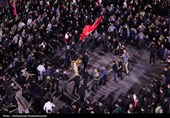 برگزاری مراسم سینه‌زنی سنتی در میدان امام بوشهر در اجتماع شبانه