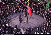 برگزاری مراسم سینه‌زنی سنتی در میدان امام بوشهر در اجتماع شبانه