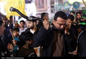 برگزاری مراسم سینه‌زنی سنتی در میدان امام بوشهر در اجتماع شبانه