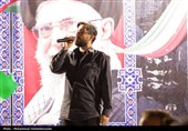 برگزاری مراسم سینه‌زنی سنتی در میدان امام بوشهر در اجتماع شبانه