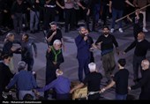 برگزاری مراسم سینه‌زنی سنتی در میدان امام بوشهر در اجتماع شبانه