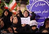برگزاری مراسم سینه‌زنی سنتی در میدان امام بوشهر در اجتماع شبانه