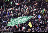 برگزاری مراسم سینه‌زنی سنتی در میدان امام بوشهر در اجتماع شبانه