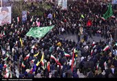 برگزاری مراسم سینه‌زنی سنتی در میدان امام بوشهر در اجتماع شبانه