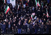 برگزاری مراسم سینه‌زنی سنتی در میدان امام بوشهر در اجتماع شبانه
