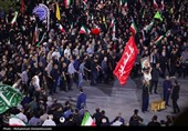 برگزاری مراسم سینه‌زنی سنتی در میدان امام بوشهر در اجتماع شبانه