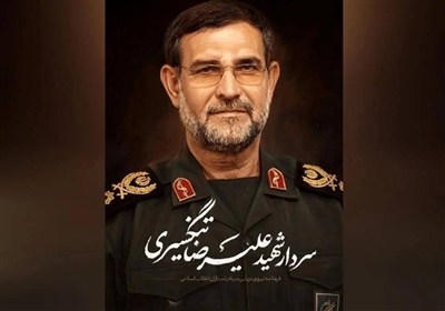 جثمان الادميرال الشهيد تنغسيري سيوارى الثرى في مدينة آبادان