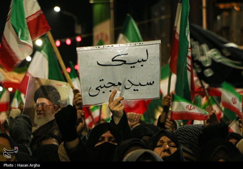 طنین بیعت سمنانی ها همچنان در آسمان ماند