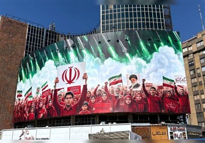 روز جمهوری اسلامی در دیوارنگاره میدان ولیعصر (عج)