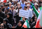 حضور سیل خروشان مردم بوشهر در مراسم تشییع شهید دریابان علیرضا تنگسیری
