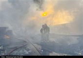 مهار حادثه آتش سوزی انبار پلاستیک - قم